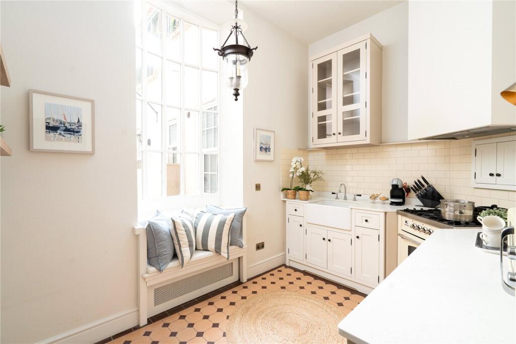 4 bedroom maisonette for sale in Queensberry Place, South Kensington, London, SW7